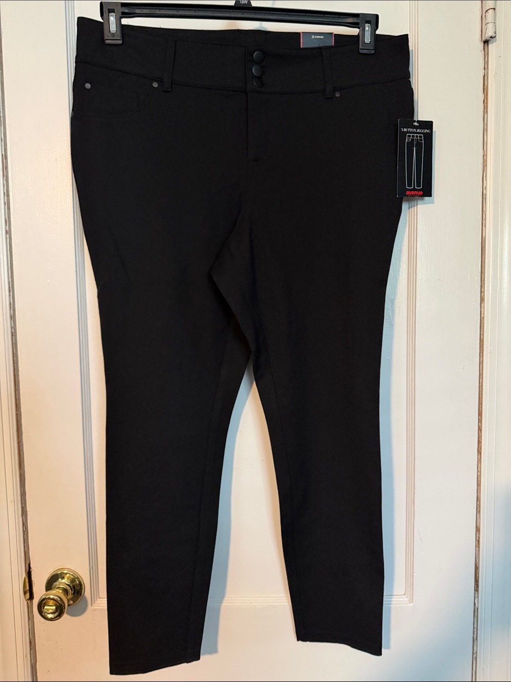 Avenue Women's Black Stretch Pull-On Ankle Pants size 18 Average